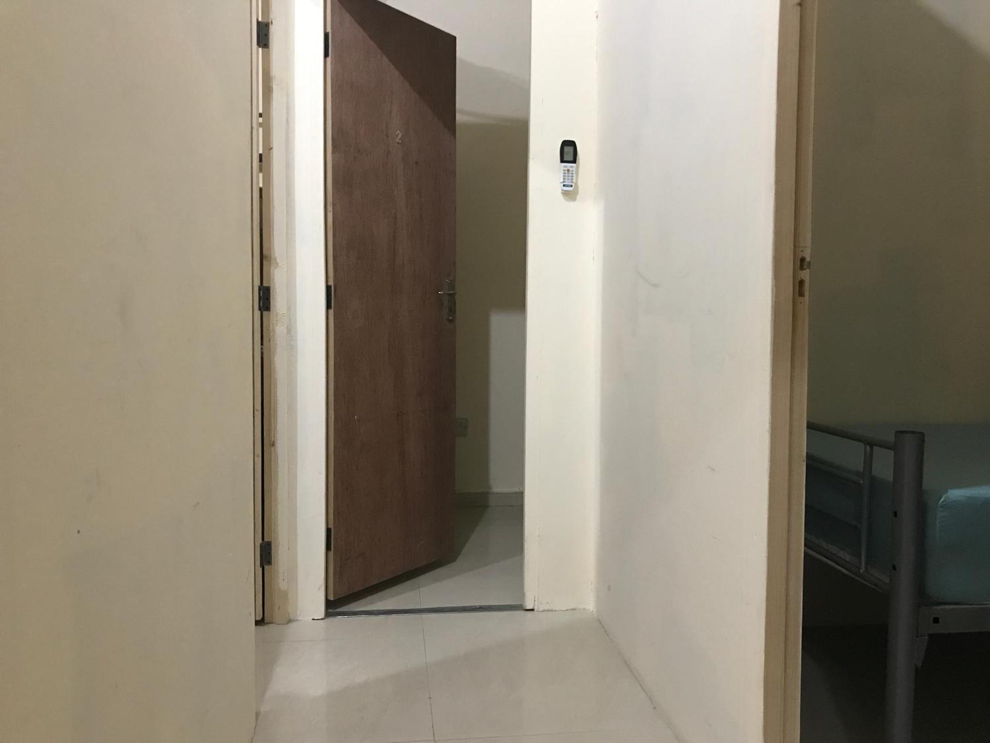 Backpacker'S Bed - No Parking Space Abu Dhabi Bagian luar foto