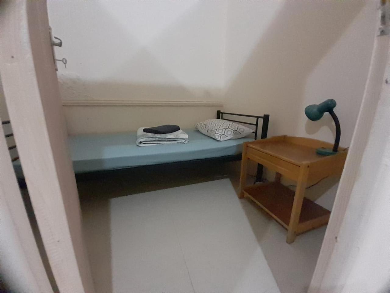 Backpacker'S Bed - No Parking Space Abu Dhabi Bagian luar foto