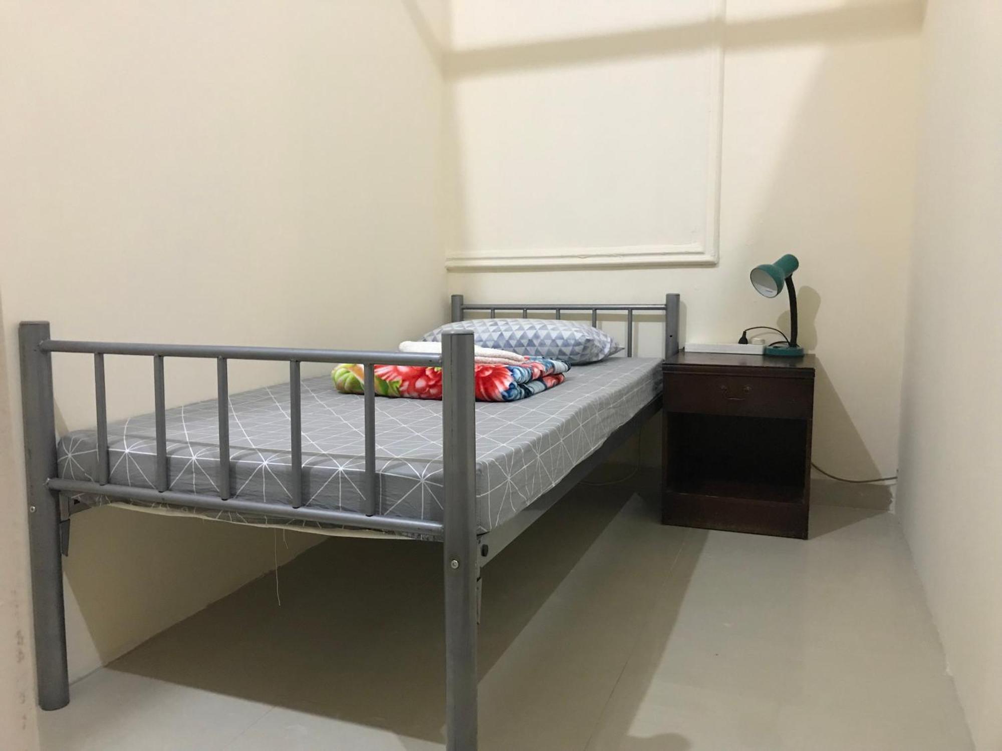 Backpacker'S Bed - No Parking Space Abu Dhabi Bagian luar foto