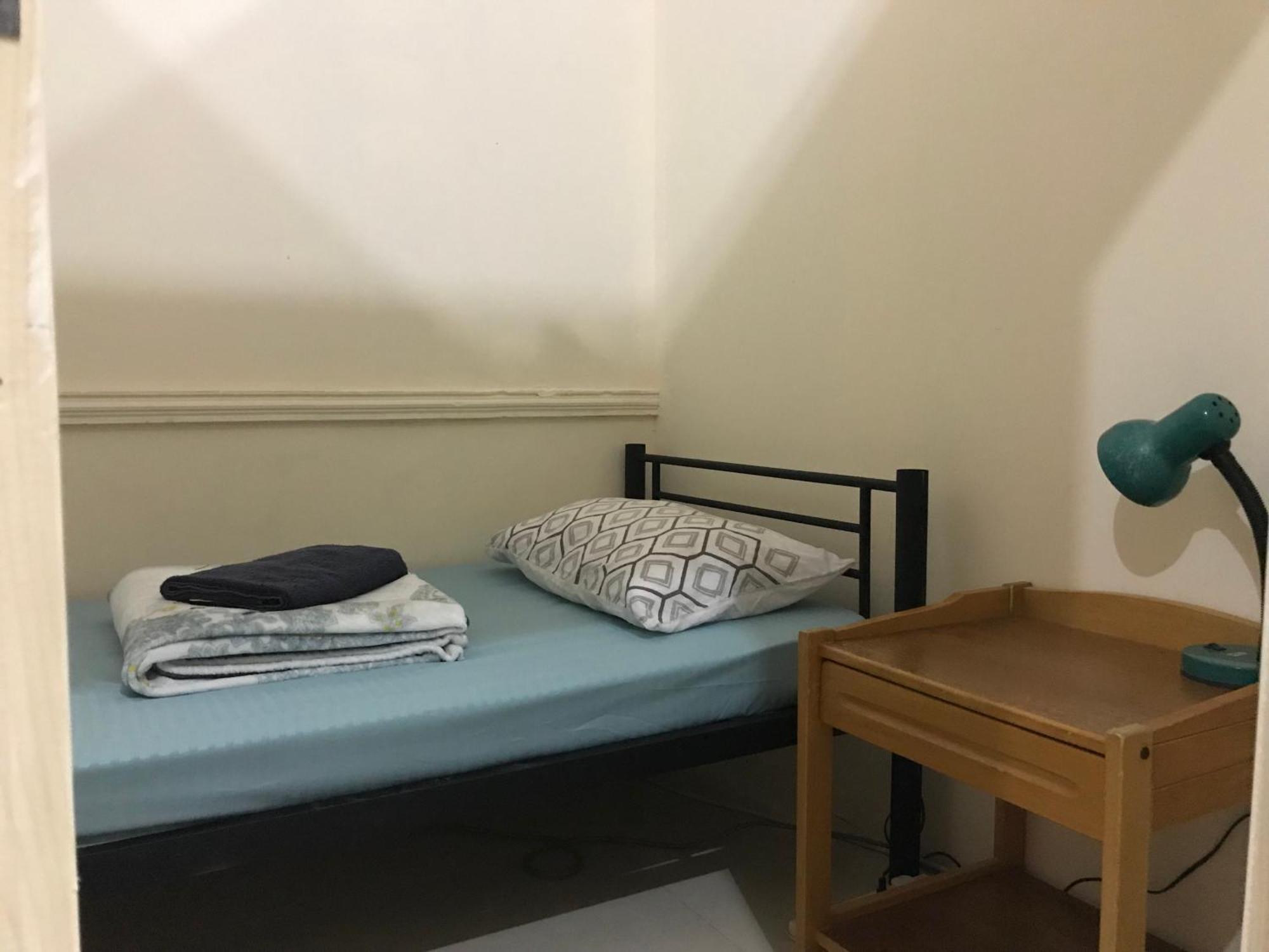 Backpacker'S Bed - No Parking Space Abu Dhabi Bagian luar foto